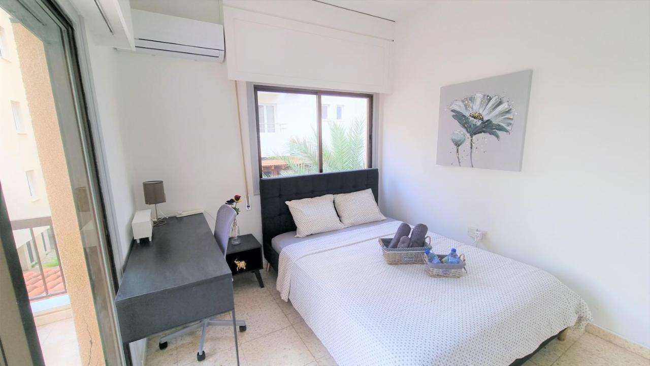 Cozy Beach Apt / 100 Mbit+ Netflix / Near Airport ลาร์นาคา ภายนอก รูปภาพ