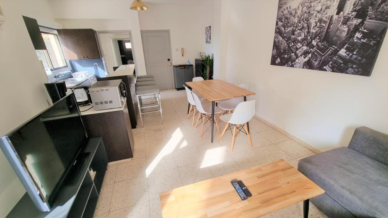 Cozy Beach Apt / 100 Mbit+ Netflix / Near Airport ลาร์นาคา ภายนอก รูปภาพ