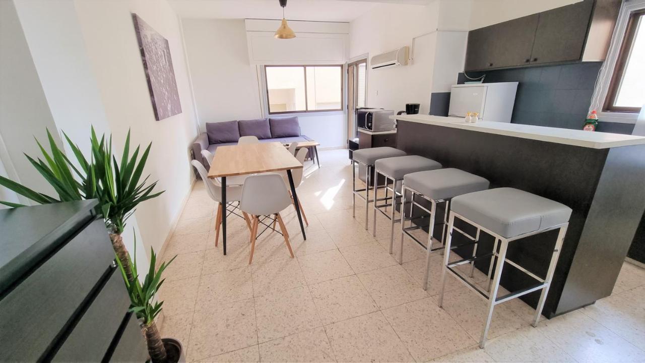 Cozy Beach Apt / 100 Mbit+ Netflix / Near Airport ลาร์นาคา ภายนอก รูปภาพ