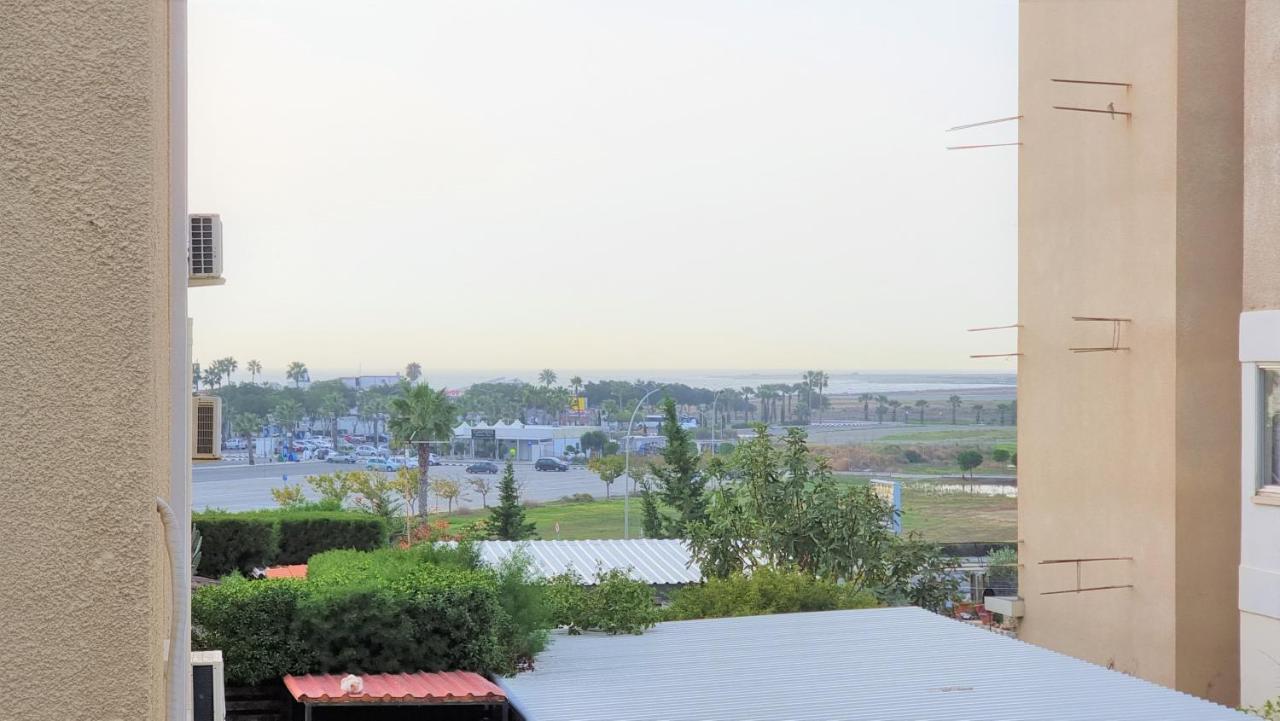 Cozy Beach Apt / 100 Mbit+ Netflix / Near Airport ลาร์นาคา ภายนอก รูปภาพ