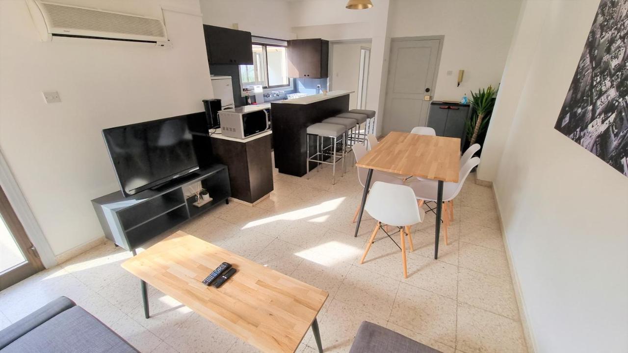 Cozy Beach Apt / 100 Mbit+ Netflix / Near Airport ลาร์นาคา ภายนอก รูปภาพ